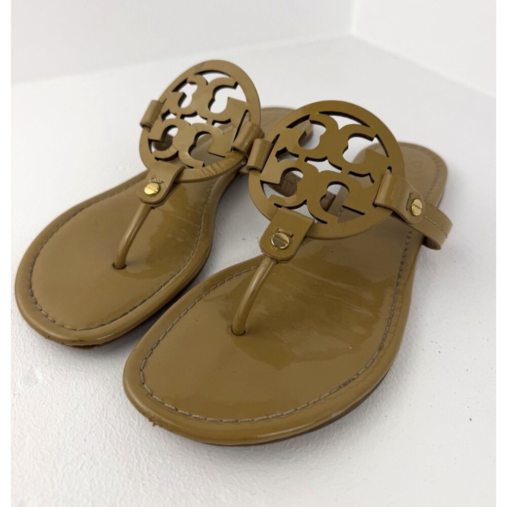 Tory Burch Miller Patent Leather Thong Sandals Womens 9.5 Tan Brown Logo